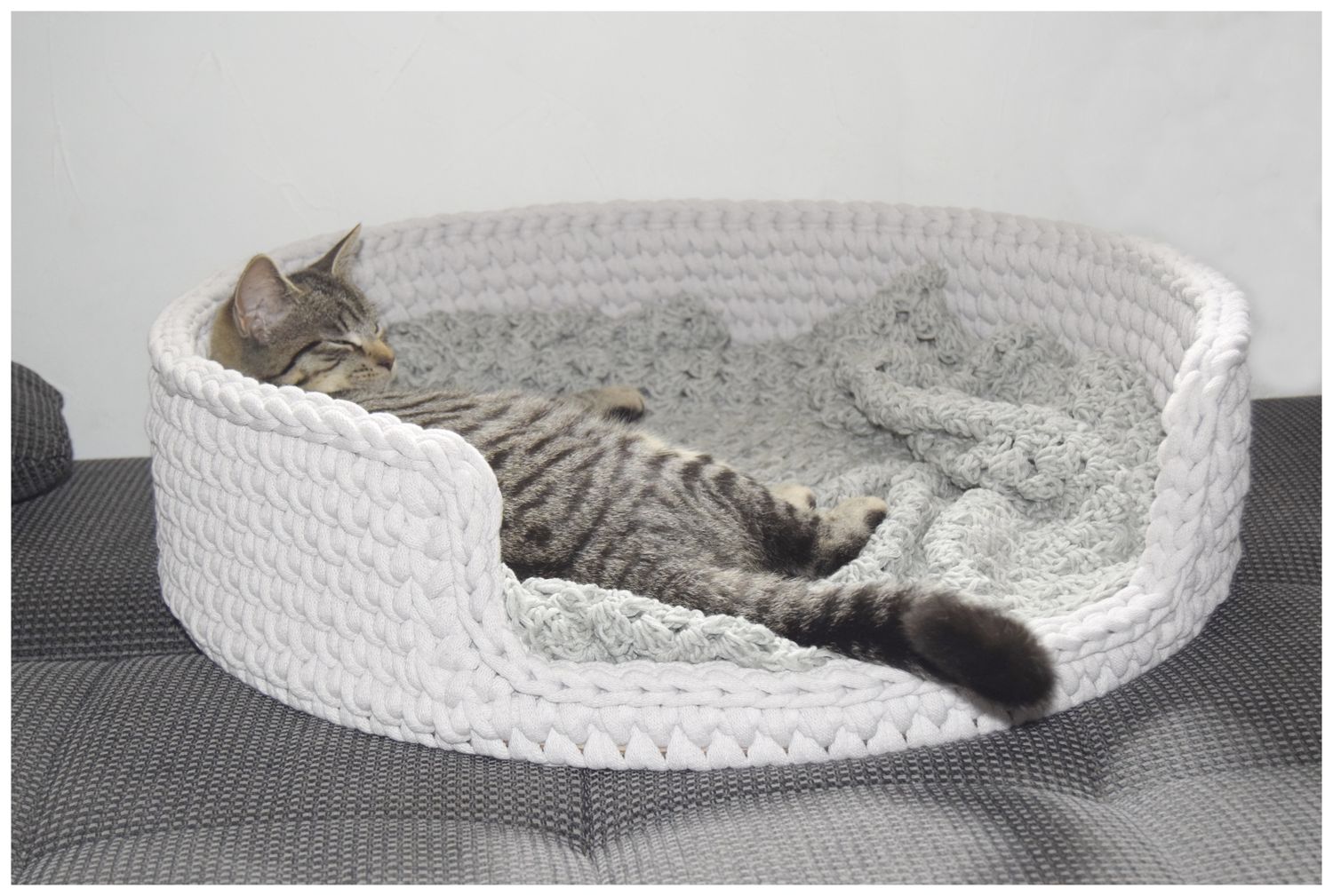 DIY-Set + LEO + Katzenkorb oder Hundekorb selberhäkeln mit Holzboden