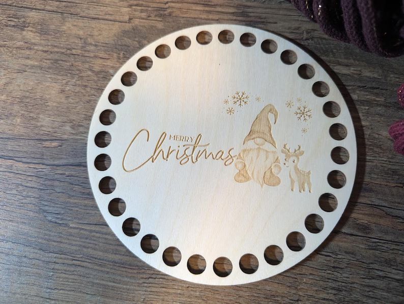 MERRY CHRISTMAS Wichtel mit Elch, Holzböden mit Motiv, Rund in allen Größen