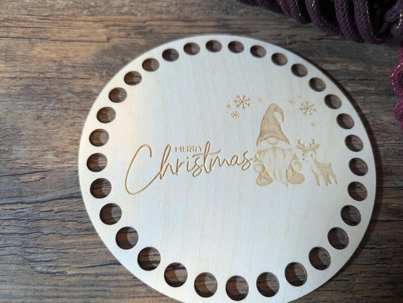 MERRY CHRISTMAS Wichtel mit Elch, Holzböden mit Motiv, Rund in allen Größen