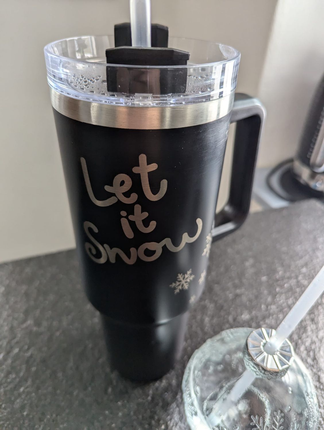 großer Thermobecher mit Griff und Weihnachtsmotiv, 1,2 Liter