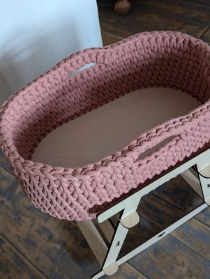 gehäkeltes Puppenmoseskörbchen in Wunschfarbe von Hand hergestellt