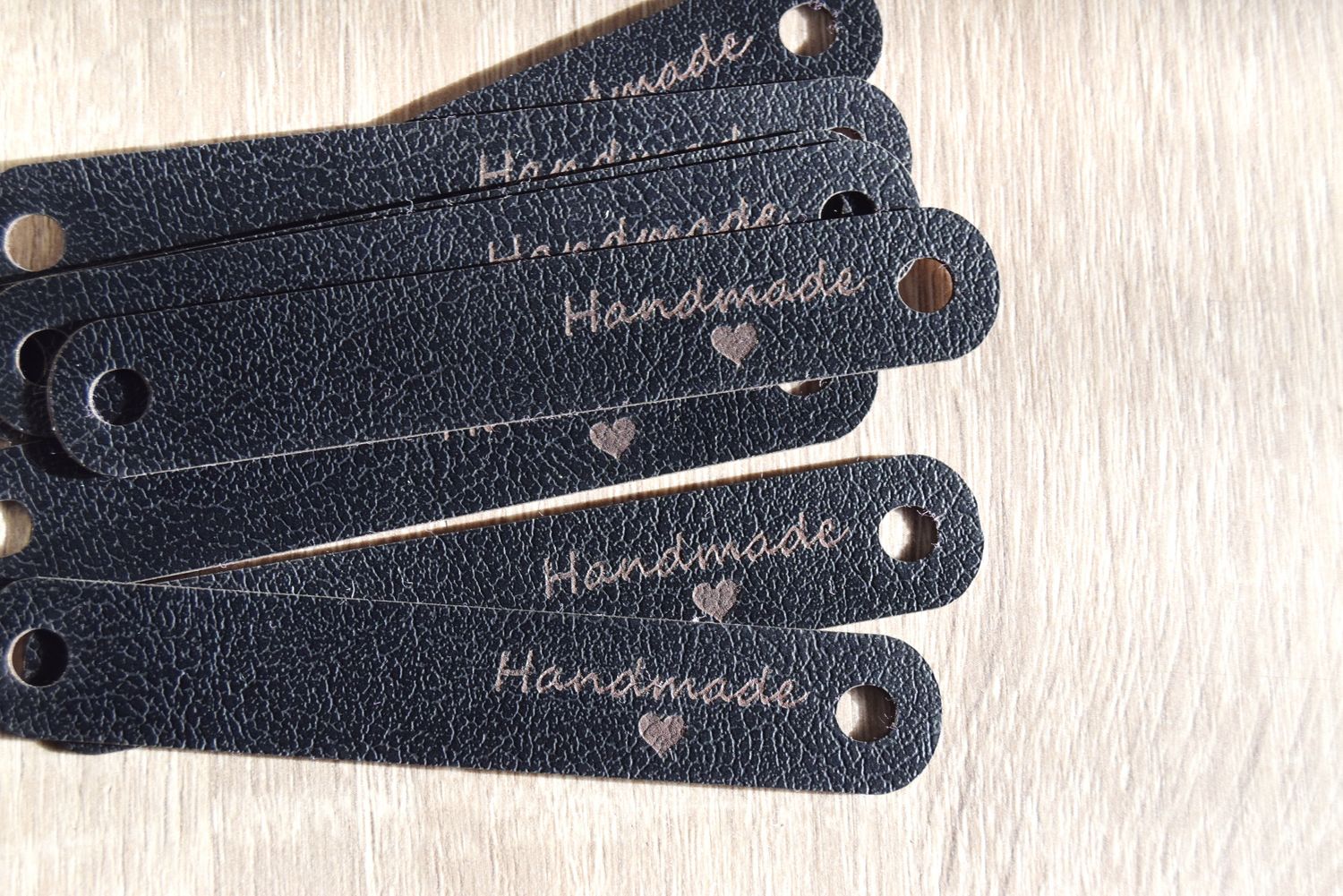10x HANDMADE Label in schwarz mit brauner Schrift