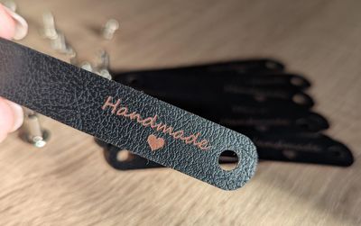 10x HANDMADE Label in schwarz mit brauner Schrift