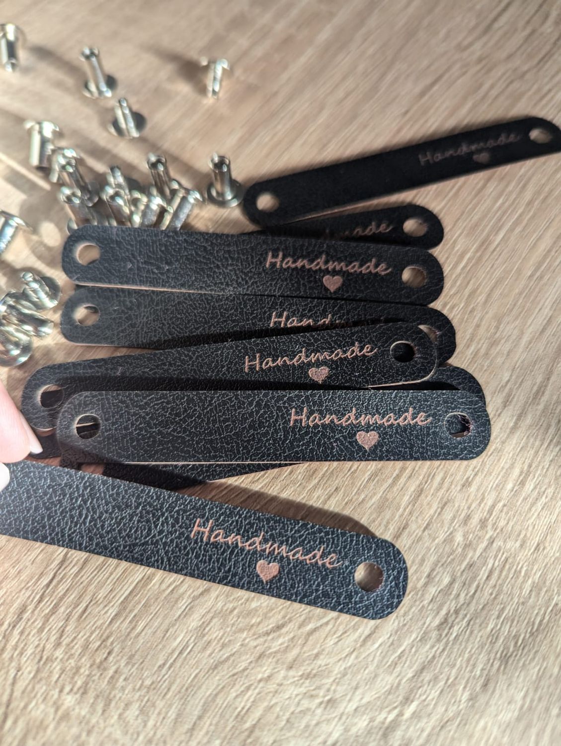 10x HANDMADE Label in schwarz mit brauner Schrift