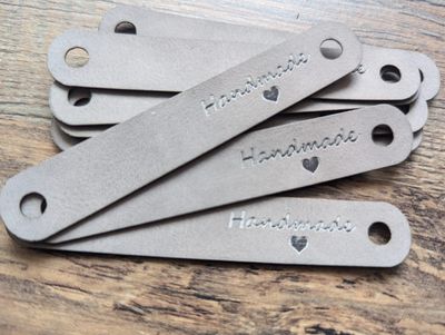 10x HANDMADE Label in hellgrau mit schwarzer Schrift