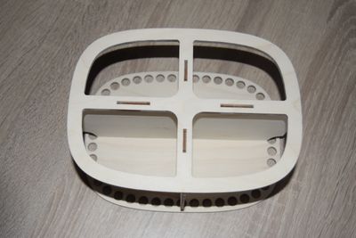 Holzboden für Utensilo mit abgerundeten Ecken mit 4 Fächern