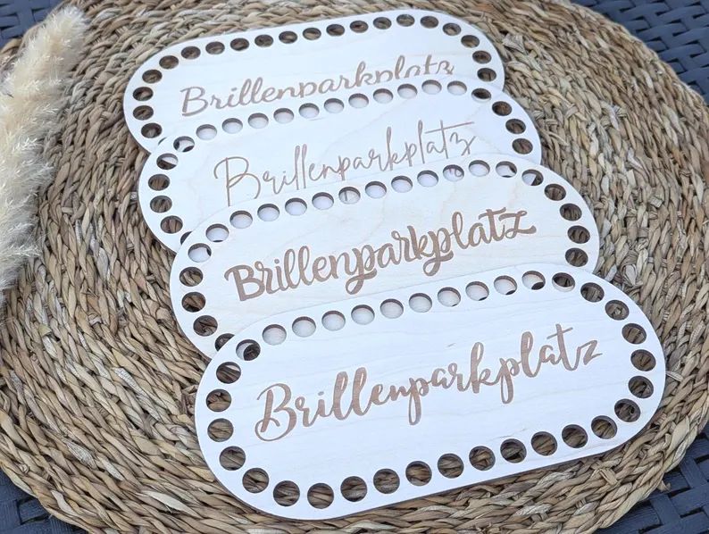 Holzboden Brillenparkplatz oder Krims Krams