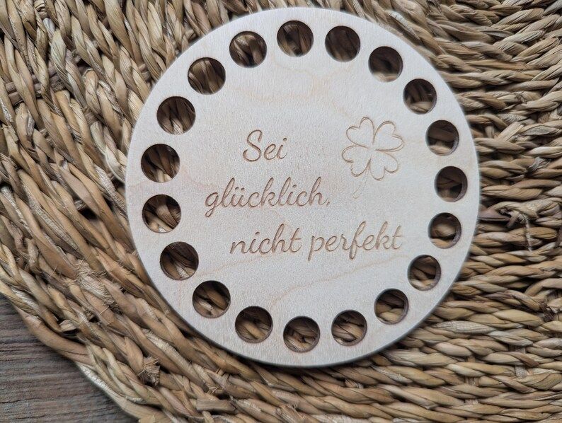 sei glücklich, nicht perfekt,  Holzböden mit Motiv, Rund in allen Größen