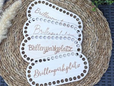 Holzboden Brillenparkplatz oder Krims Krams