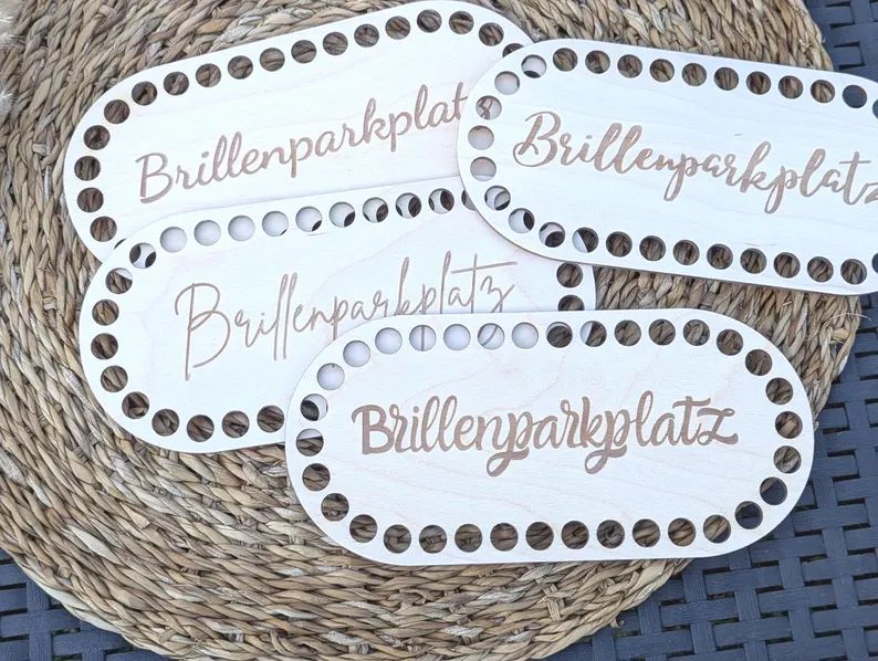 Holzboden Brillenparkplatz oder Krims Krams