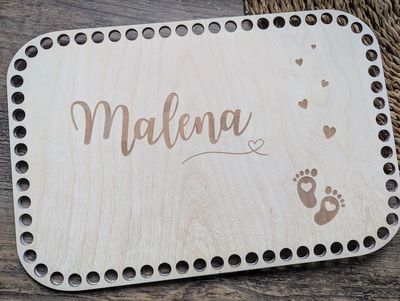 Holzboden Babyname mit Babyfüßen