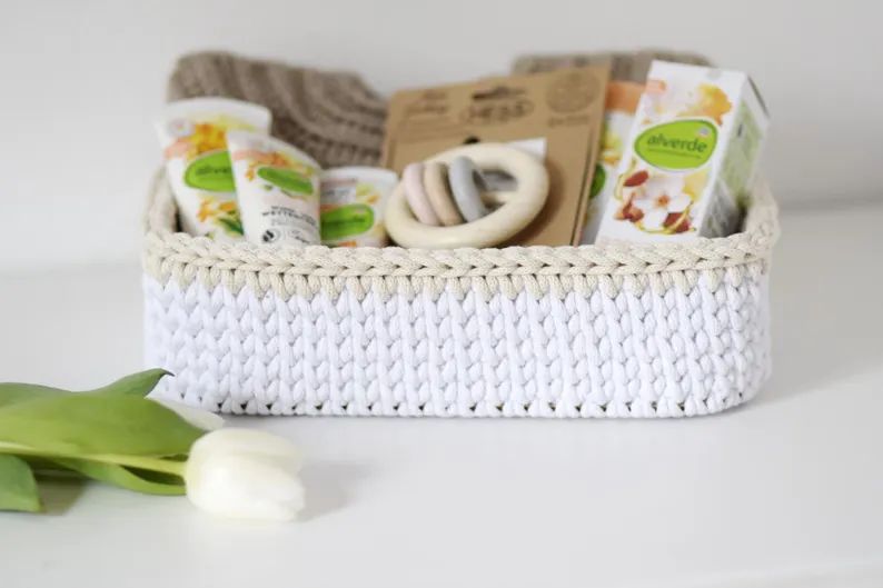 Holzboden Babyname mit Babyfüßen