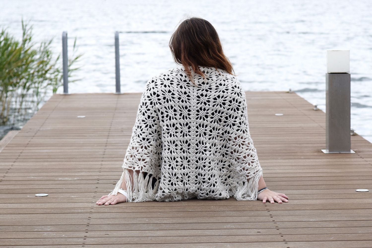 DIY Häkelset Stola MIRABEL – Komplettset mit Garn &amp; Anleitung mit Fransen elegantes Häkelprojekt für gemütliche Stunden im boho Look