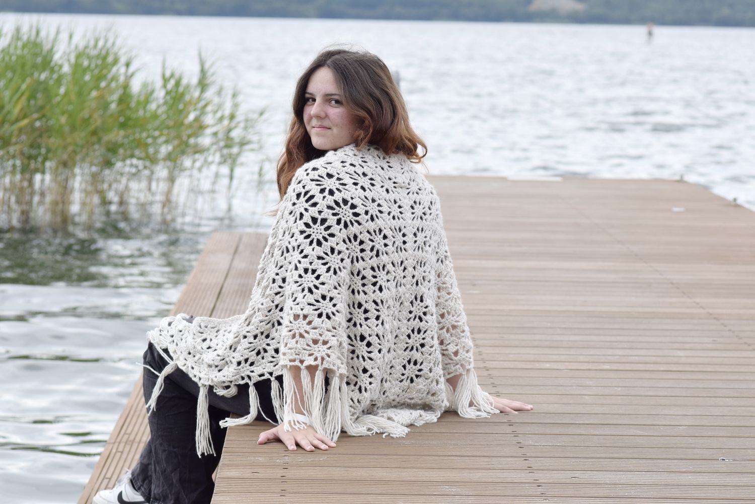 DIY Häkelset Stola MIRABEL – Komplettset mit Garn &amp; Anleitung mit Fransen elegantes Häkelprojekt für gemütliche Stunden im boho Look