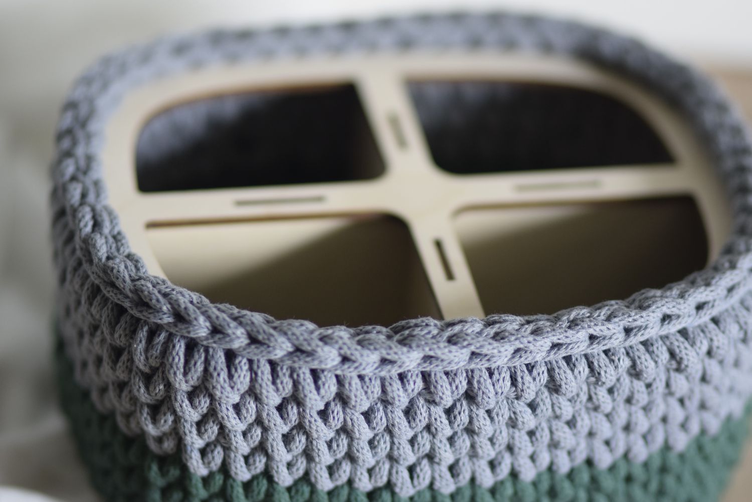 Holzboden für Utensilo mit abgerundeten Ecken mit 4 Fächern