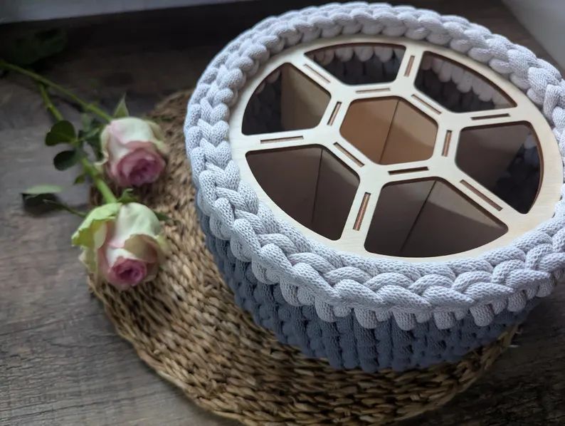 Runder Häkelkorb mit Fächern