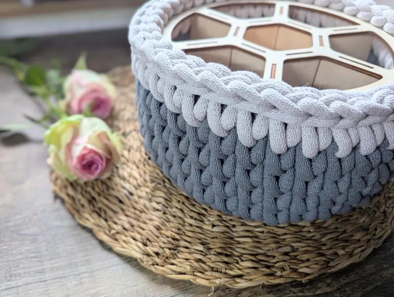 Runder Häkelkorb mit Fächern