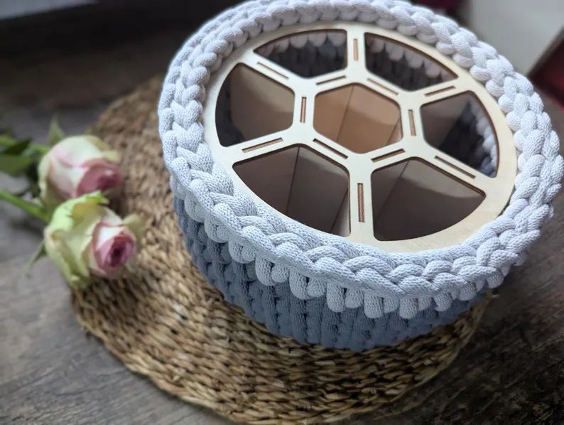 Runder Häkelkorb mit Fächern