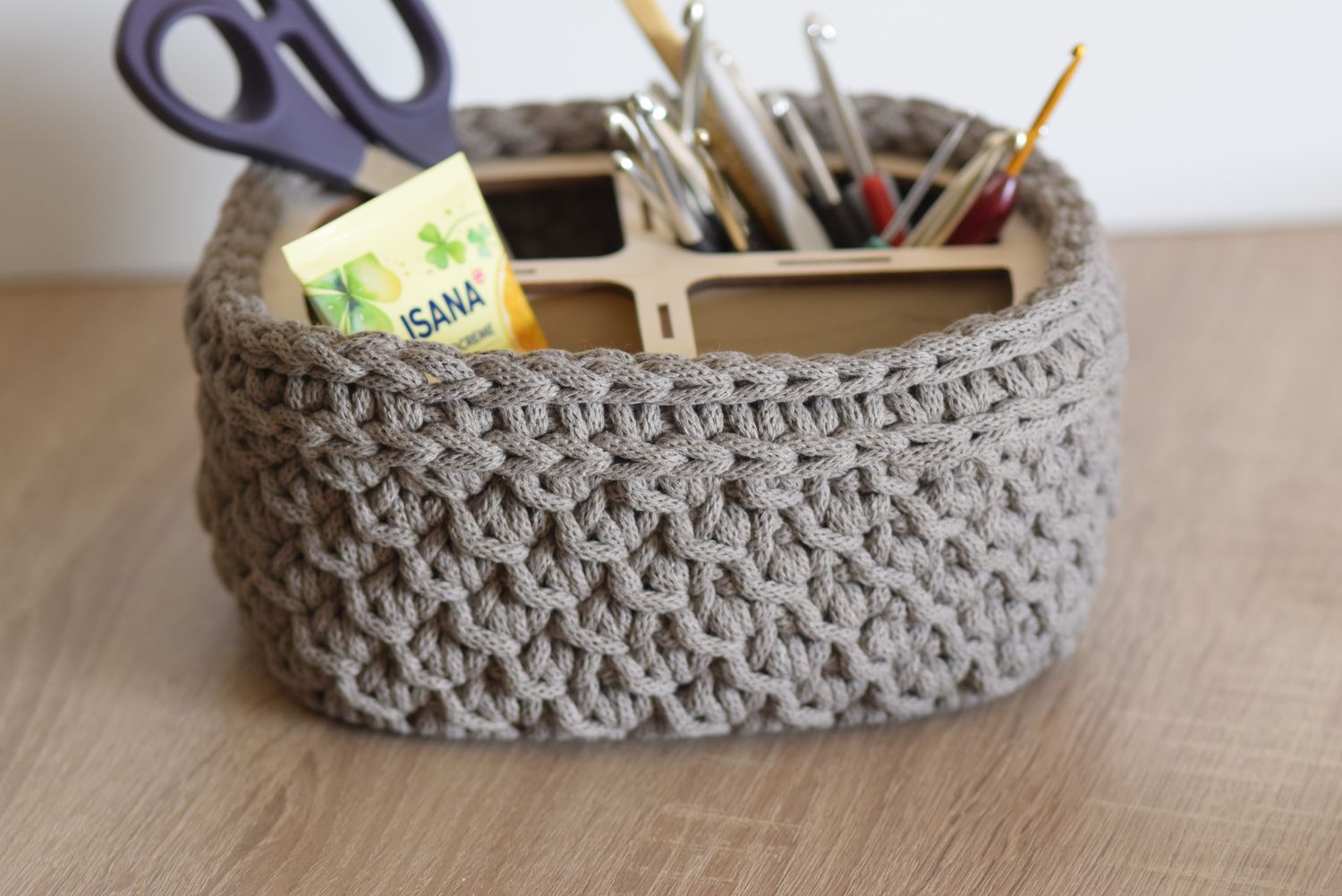 Utensilo Häkelkorb mit 4 Fächern im Strukturmuster