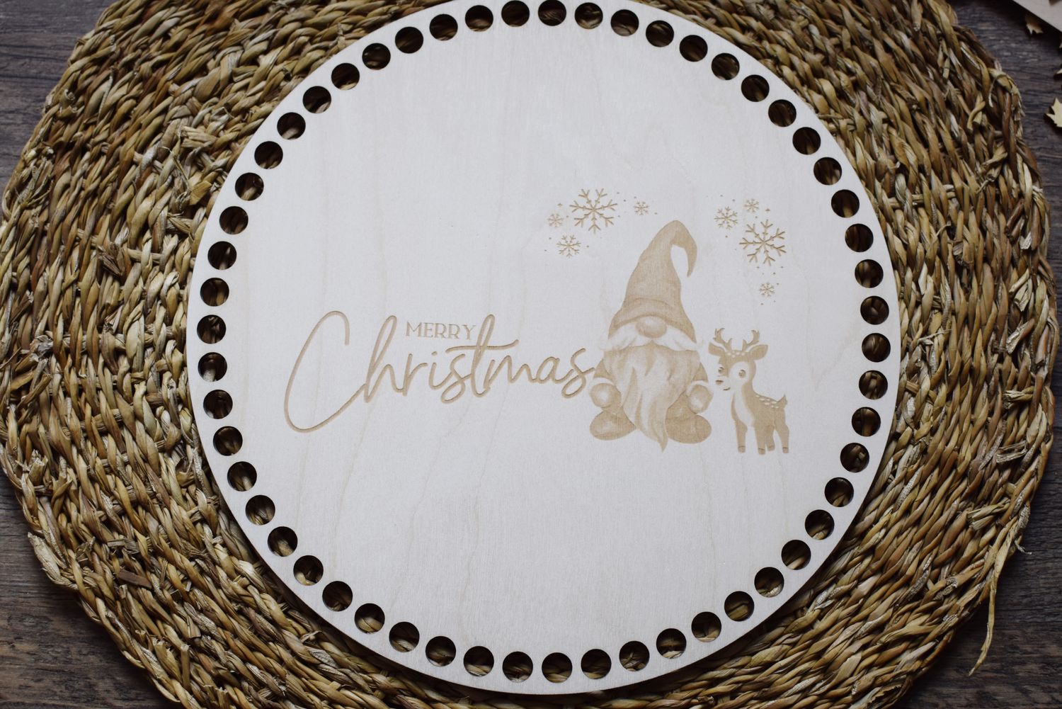 MERRY CHRISTMAS Wichtel mit Elch,  Holzböden mit Motiv, Rund in allen Größen und Lochgrößen