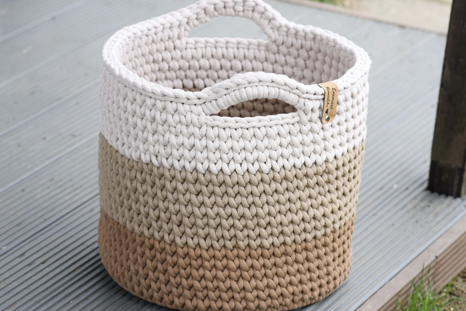 stilvoller und großer Aufbewahrungskorb, von Hand gehäkelt