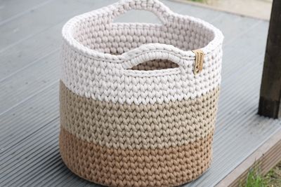 stilvoller und großer Aufbewahrungskorb, von Hand gehäkelt