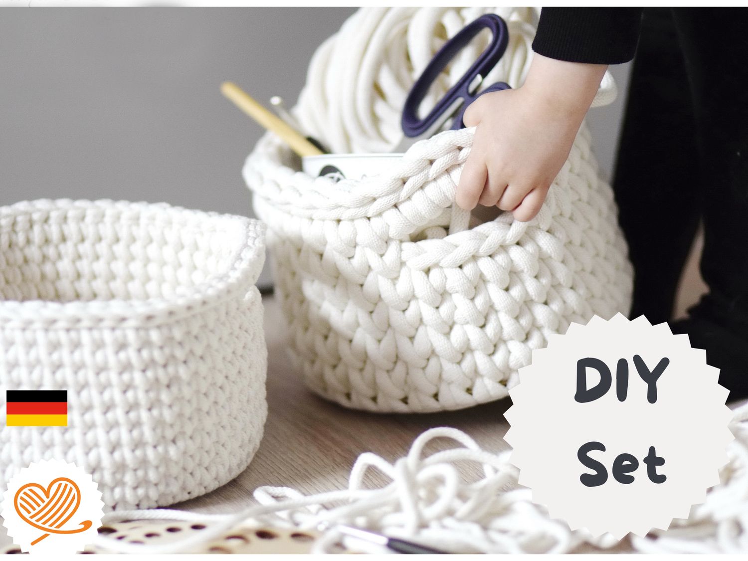 DIY-Set für einen Häkelkorb, mit Garn und Holzboden