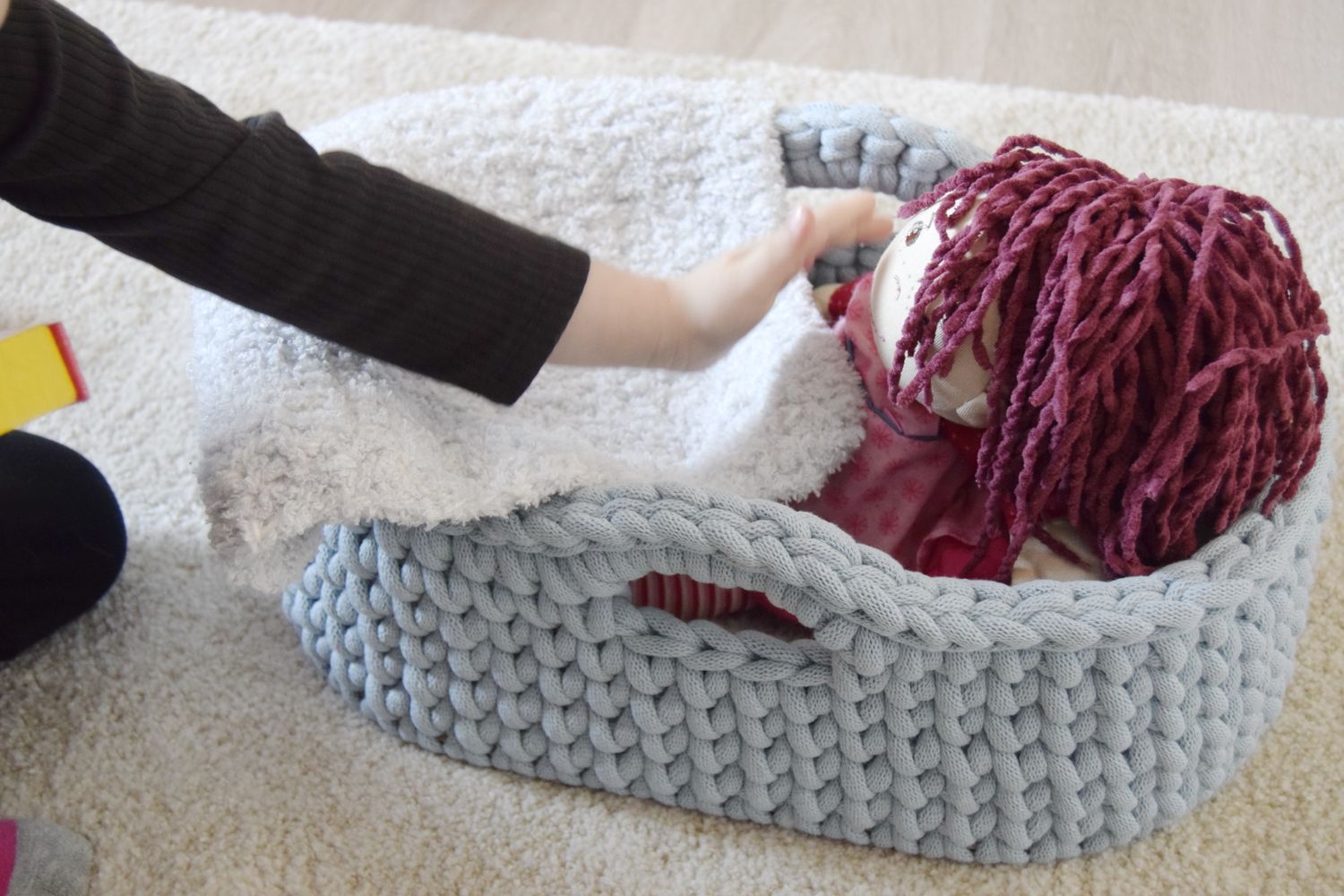 Innen-Kuschel-Set für Puppen-Moseskörbchen fertig gehäkelt – Matratze, Mondkissen &amp; Bettdecke (3 Größen)