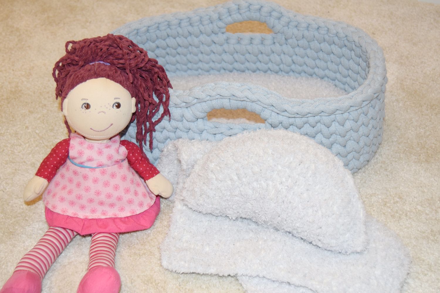 Innen-Kuschel-Set für Puppen-Moseskörbchen fertig gehäkelt – Matratze, Mondkissen &amp; Bettdecke (3 Größen)