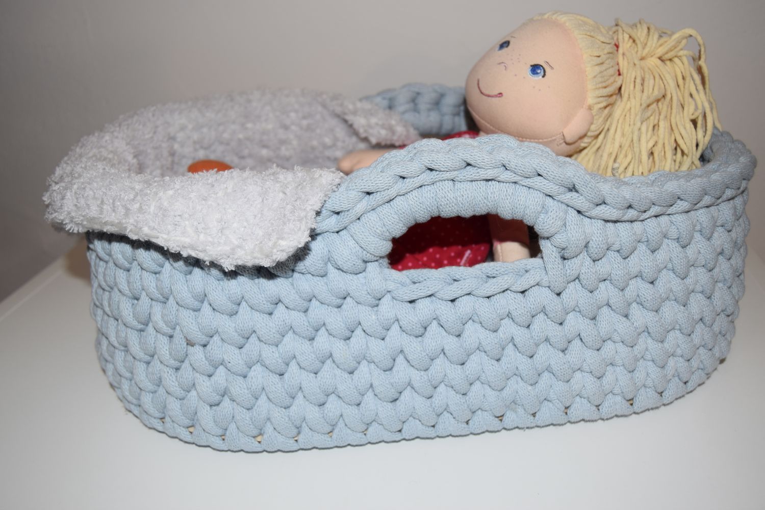 Innen-Kuschel-Set für Puppen-Moseskörbchen fertig gehäkelt – Matratze, Mondkissen &amp; Bettdecke (3 Größen)