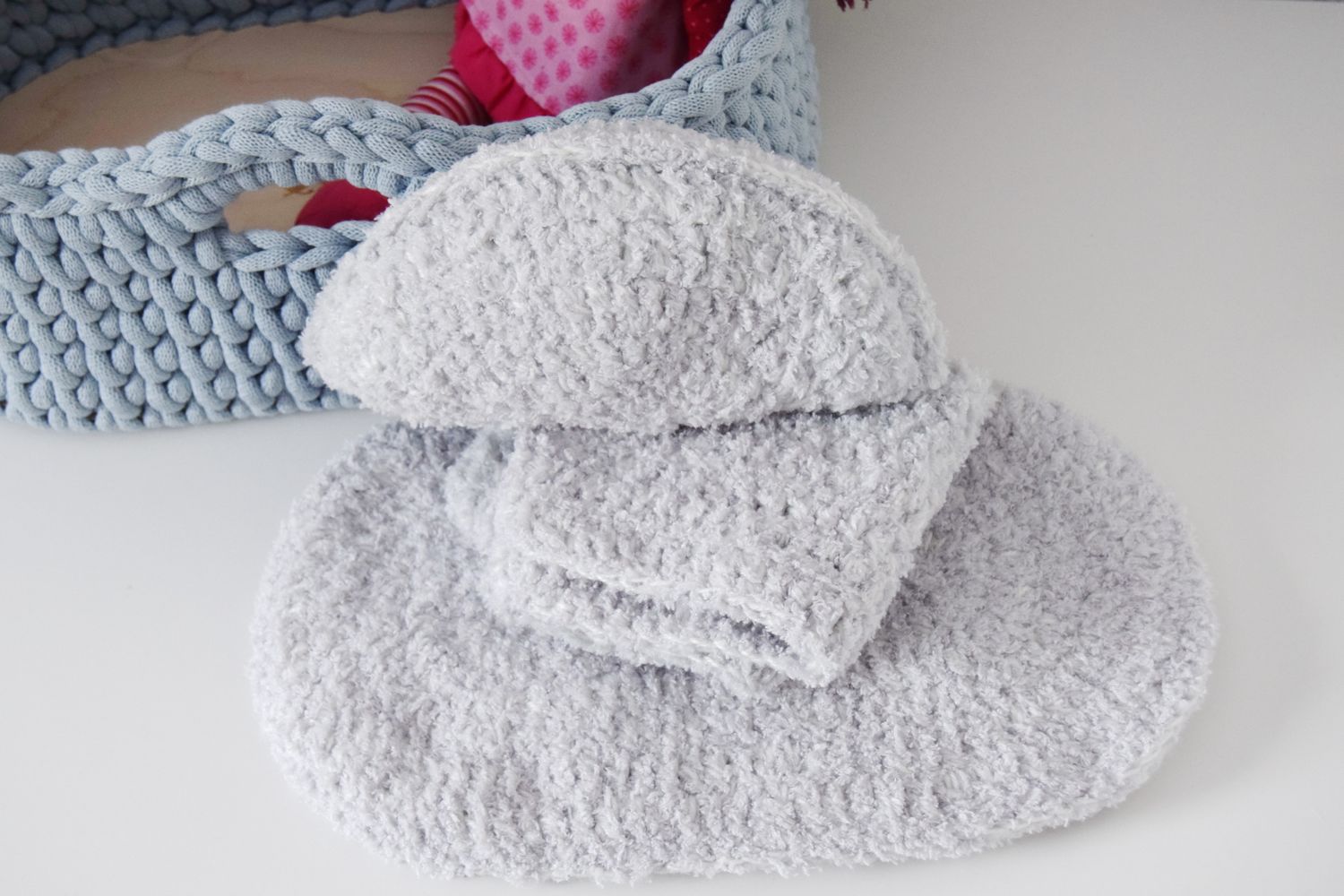Innen-Kuschel-Set für Puppen-Moseskörbchen fertig gehäkelt – Matratze, Mondkissen &amp; Bettdecke (3 Größen)