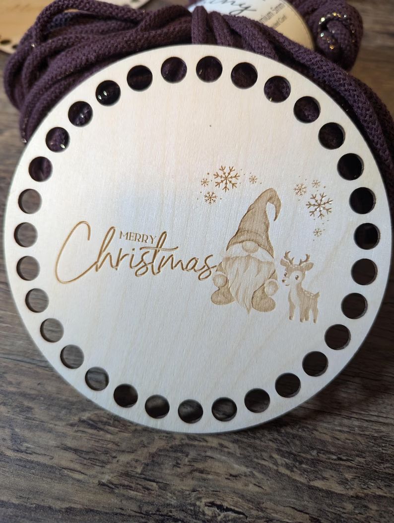 MERRY CHRISTMAS Wichtel mit Elch,  Holzböden mit Motiv, Rund in allen Größen und Lochgrößen