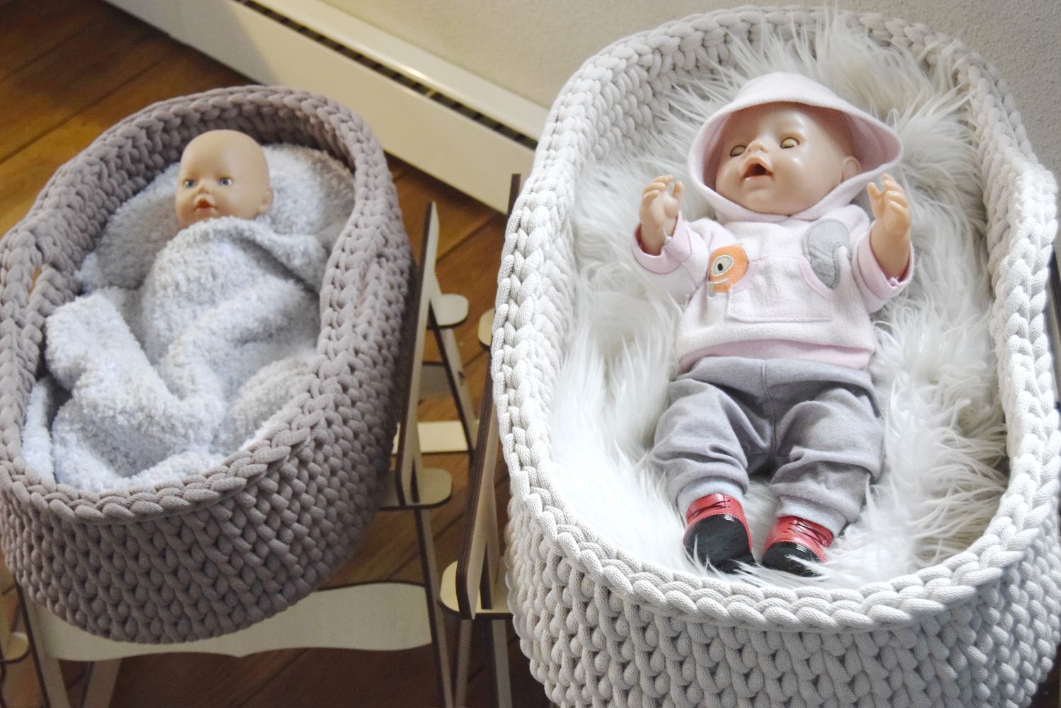 Liebevoll handgehäkelte Puppen-Moseskörbchen – 3 Größen, nachhaltig &amp; mit optionalem Gestell