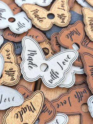 SCHMETTERLING · Handmade with Love · in verschiedenen Farben und Nieten