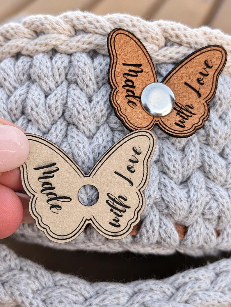 SCHMETTERLING · Handmade with Love · in verschiedenen Farben und Nieten