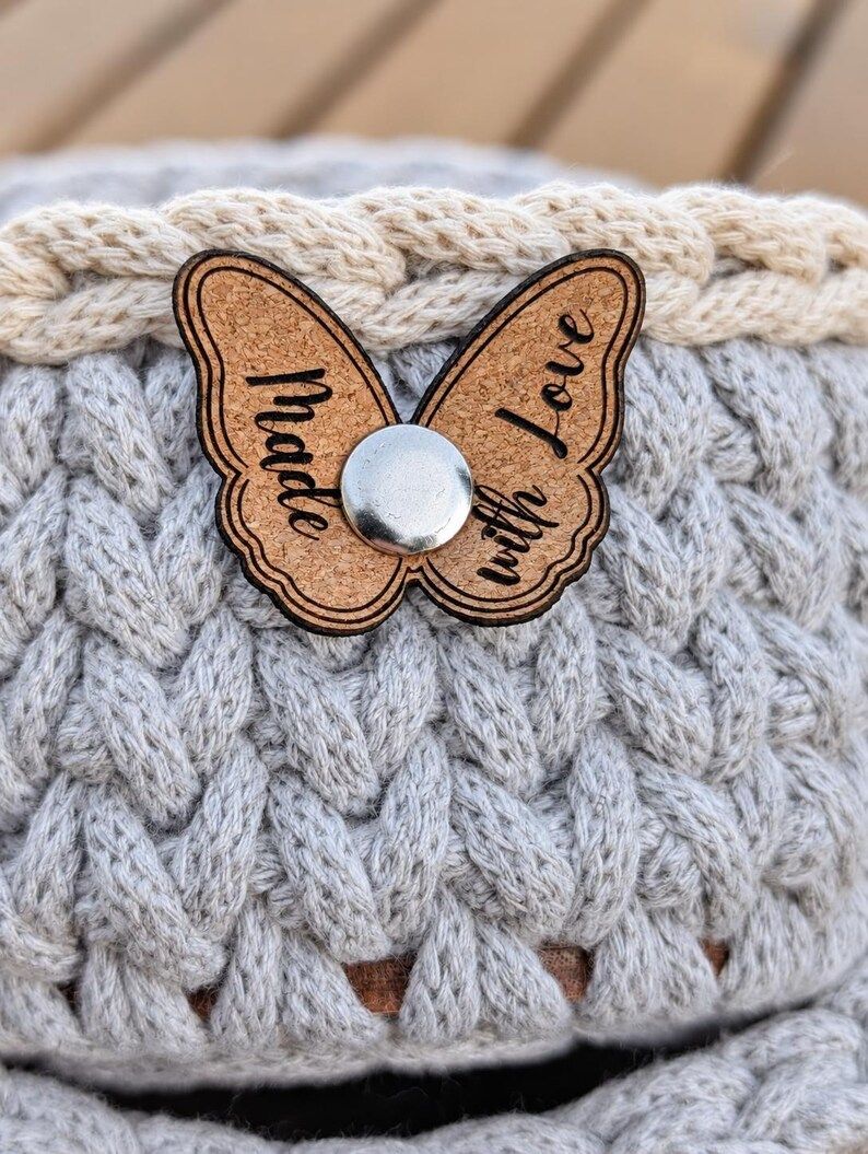 SCHMETTERLING · Handmade with Love · in verschiedenen Farben und Nieten