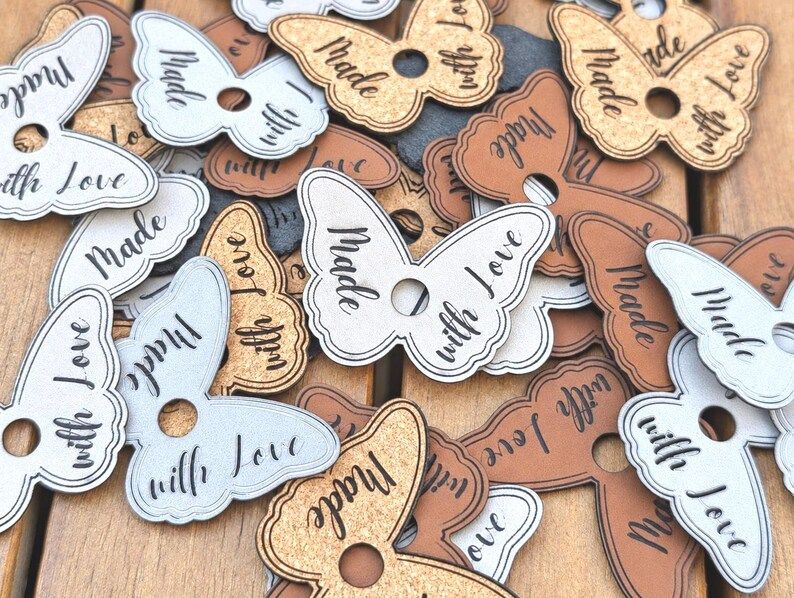 SCHMETTERLING · Handmade with Love · in verschiedenen Farben und Nieten