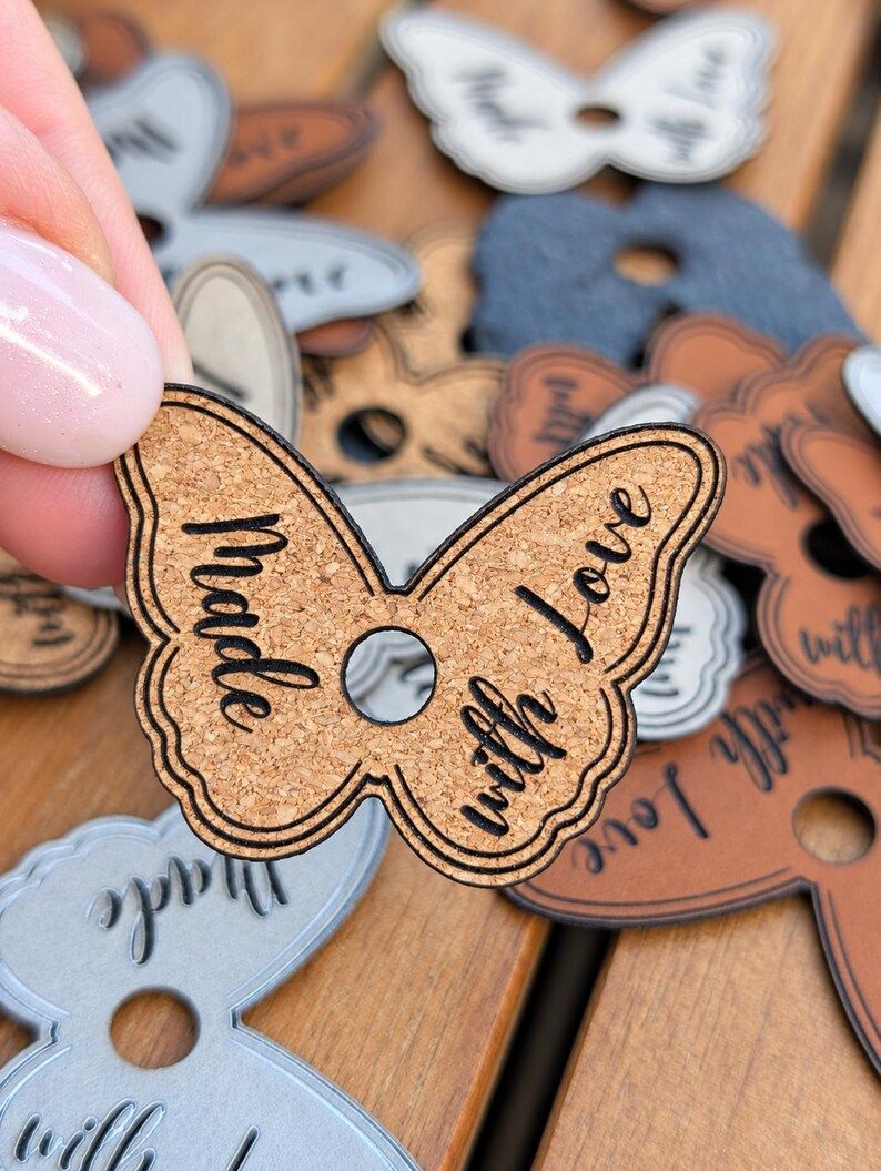 SCHMETTERLING · Handmade with Love · in verschiedenen Farben und Nieten