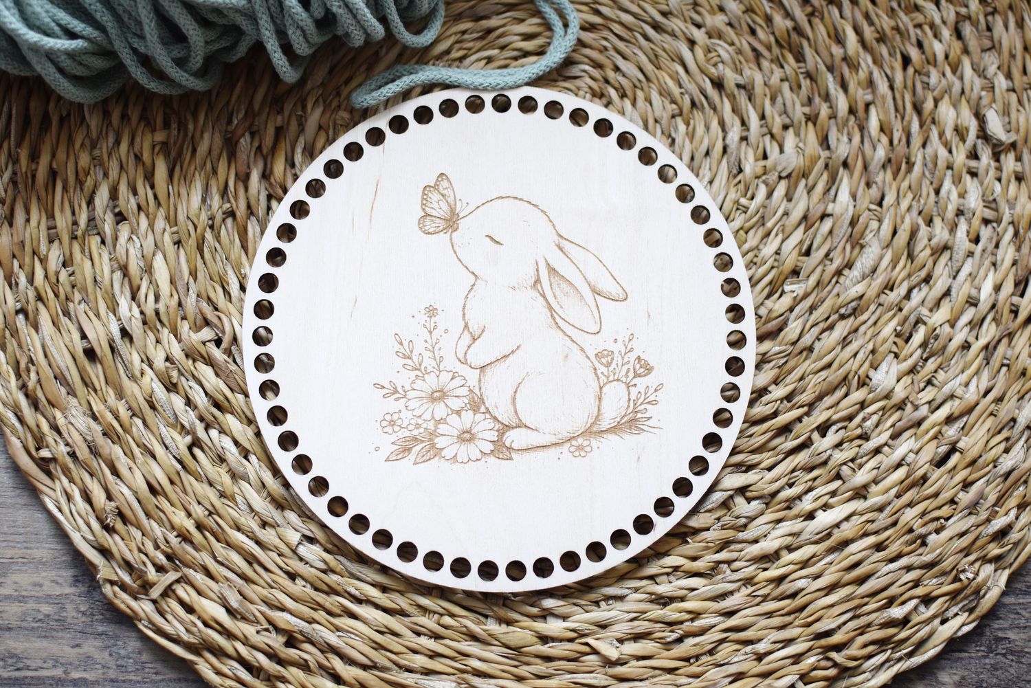 Holzboden mit Häschen in 2 verschieden Motiven und Lochgrößen