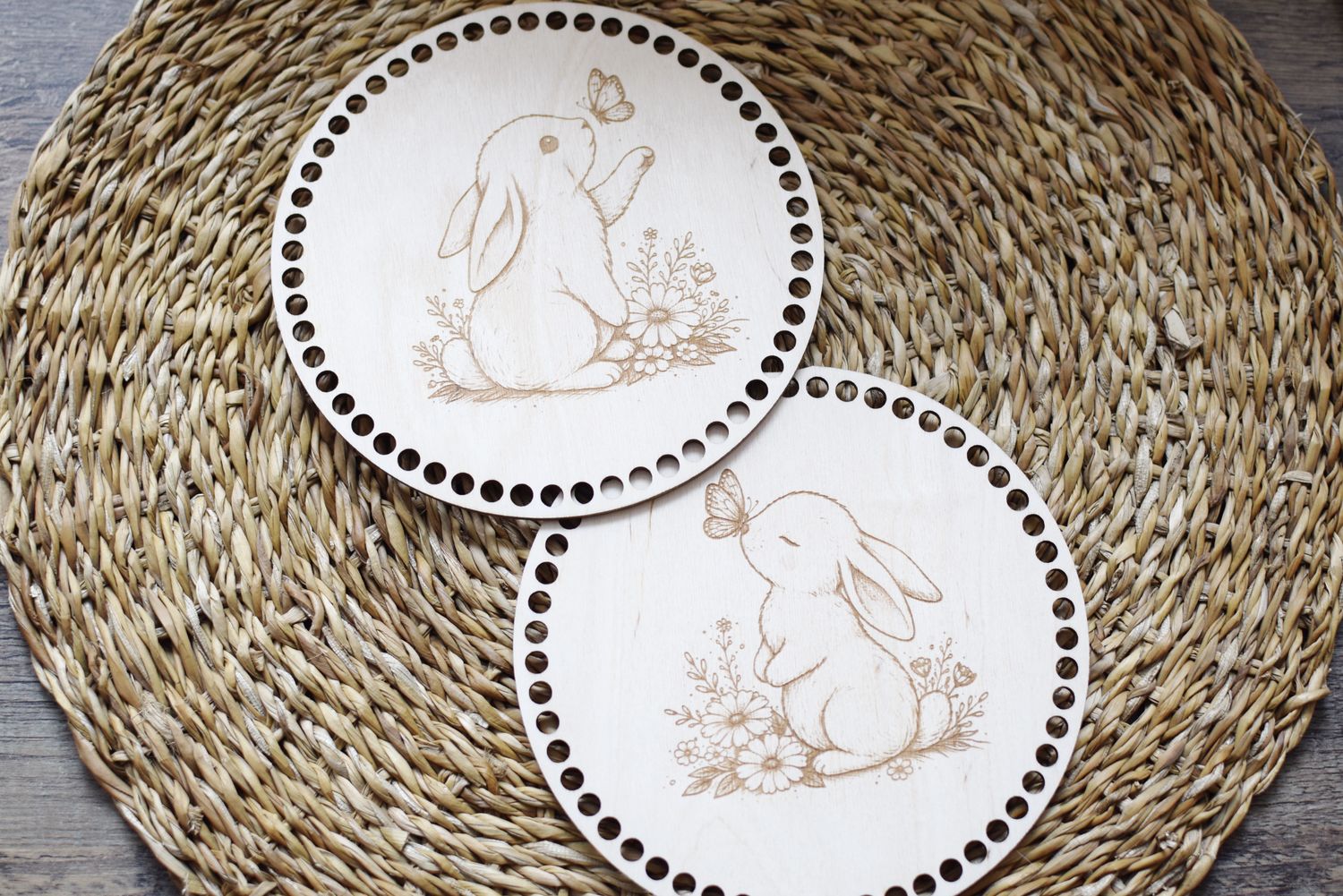 Holzboden mit Häschen in 2 verschieden Motiven und Lochgrößen