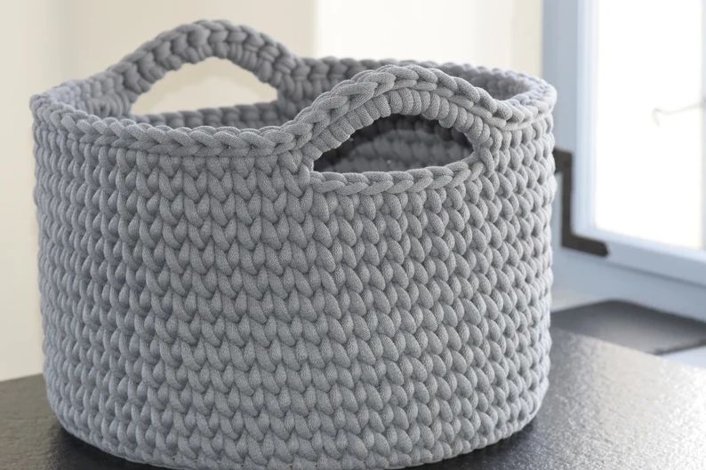 Aufbewahrungskorb HEDI mit Korblabel "wash me", von Hand gehäkelt