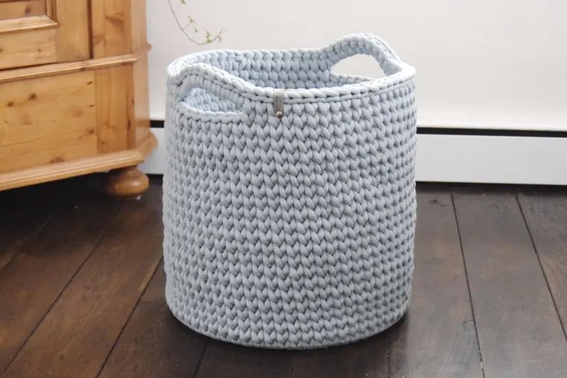 Aufbewahrungskorb HEDI mit Korblabel "wash me", von Hand gehäkelt