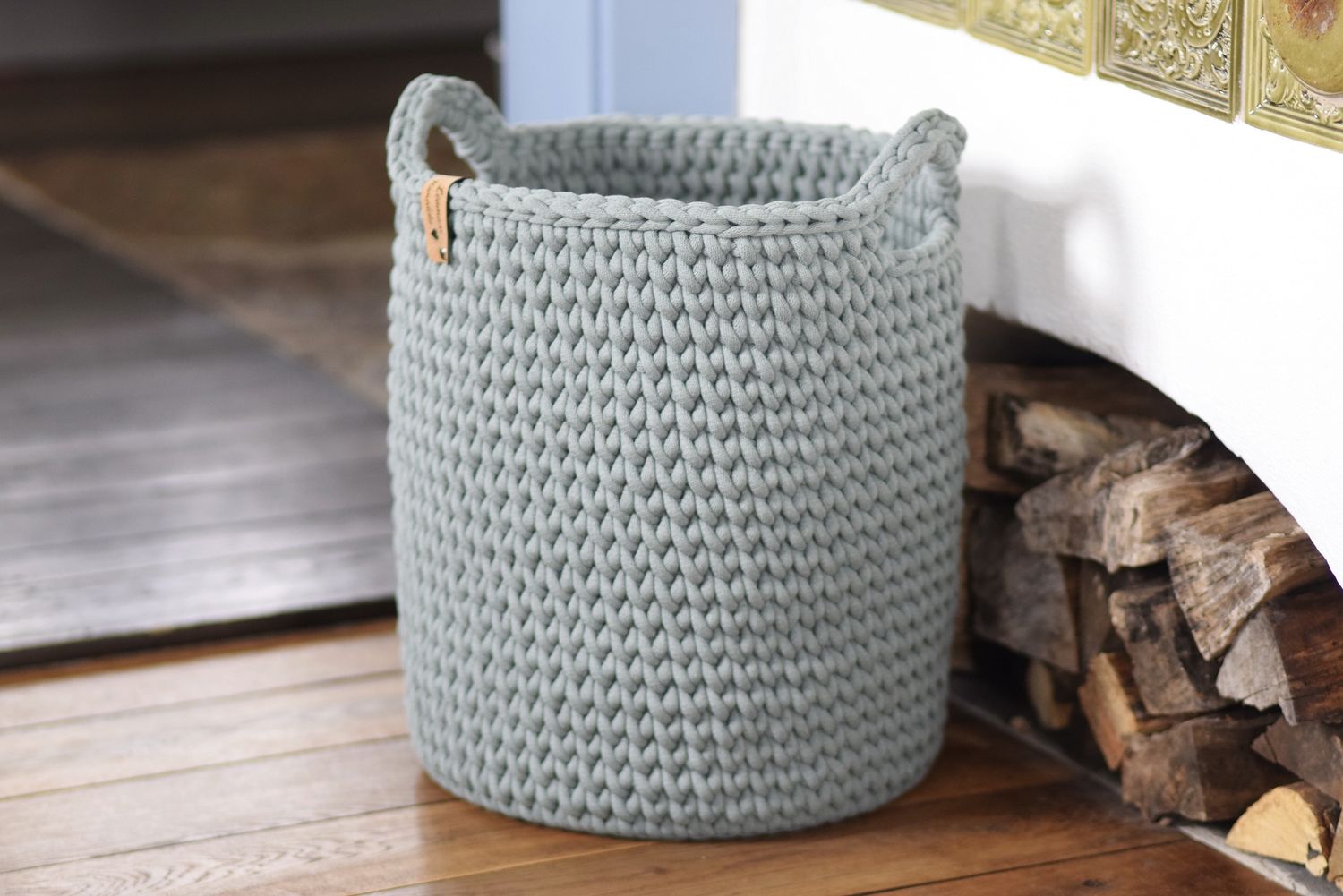 Aufbewahrungskorb HEDI mit Korblabel "wash me", von Hand gehäkelt