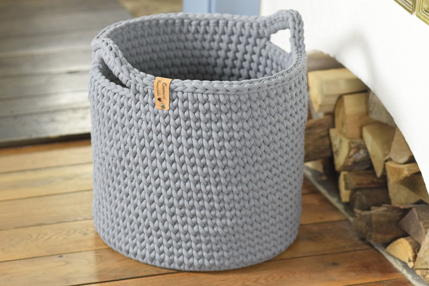 Aufbewahrungskorb HEDI mit Korblabel "wash me", von Hand gehäkelt