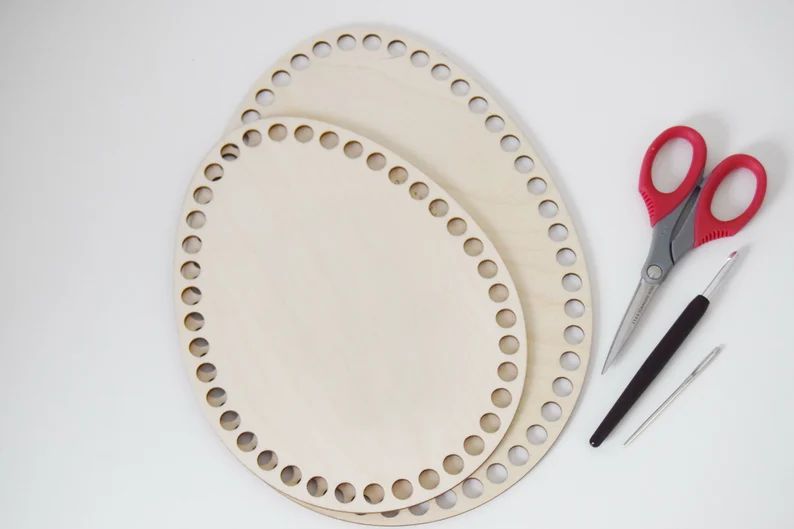 Holzboden EI für süße Osternester in Ei-Form mit Namen