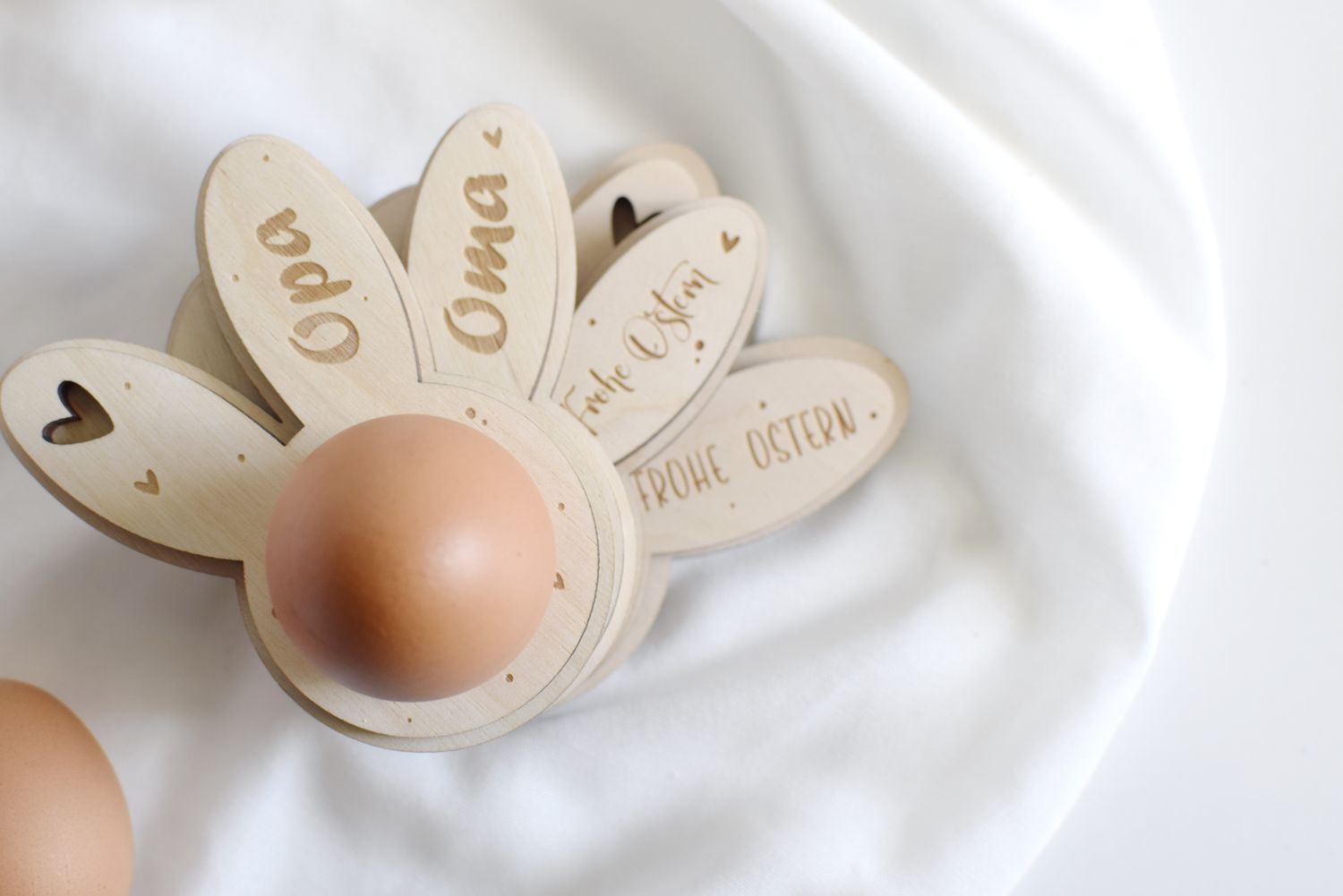 Personalisierter Eierbecher Ostern aus Holz
