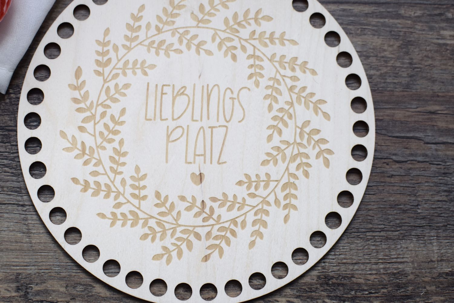 LIEBLINGSPLATZ,  Holzböden mit Motiv, Rund in allen Größen und Lochgrößen