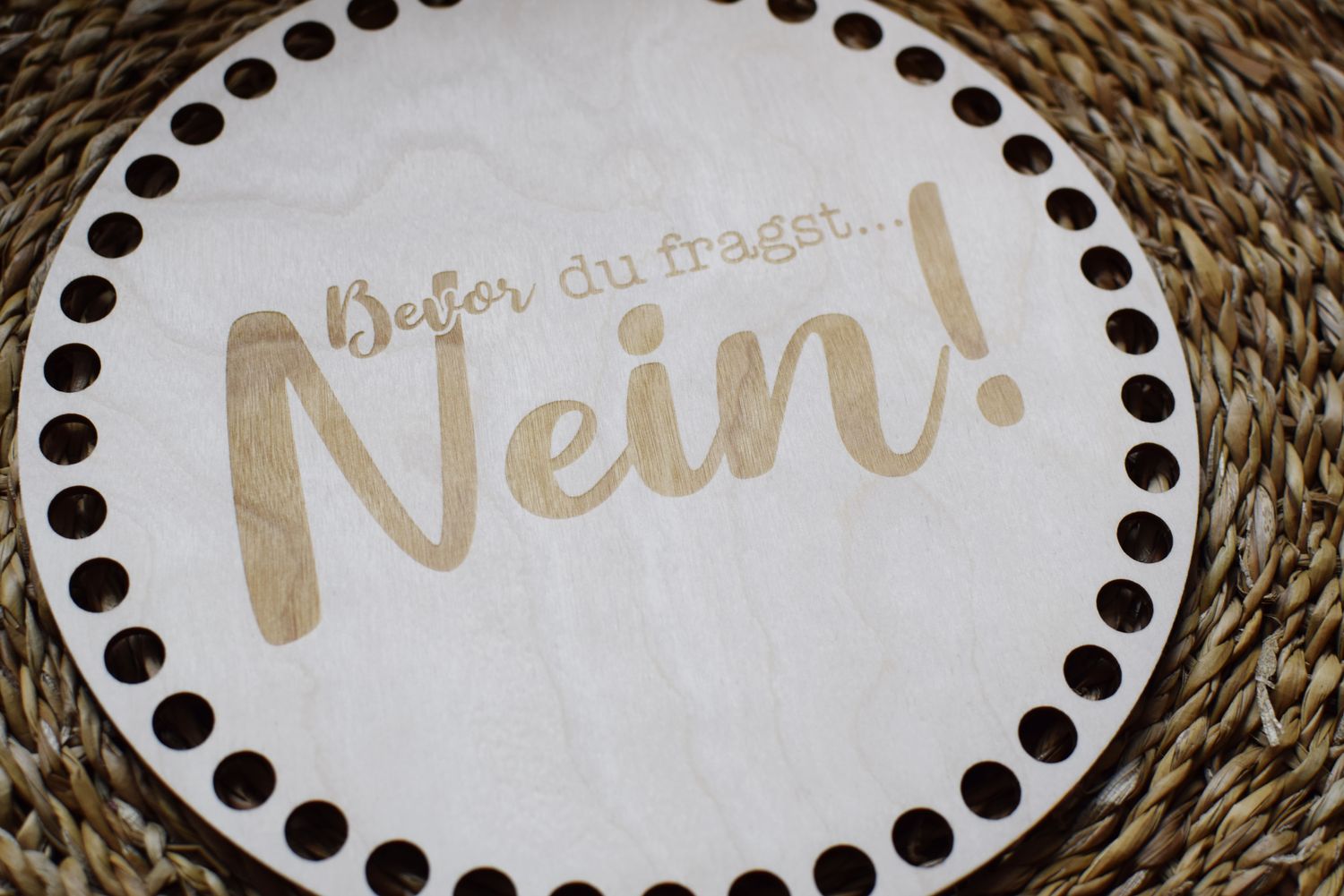 BEVOR DU FRAGST - NEIN,  Holzböden mit Motiv, Rund in allen Größen und Lochgrößen