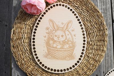 Holzboden in Ei-Form zum Häkeln – Frühlingsmotiv