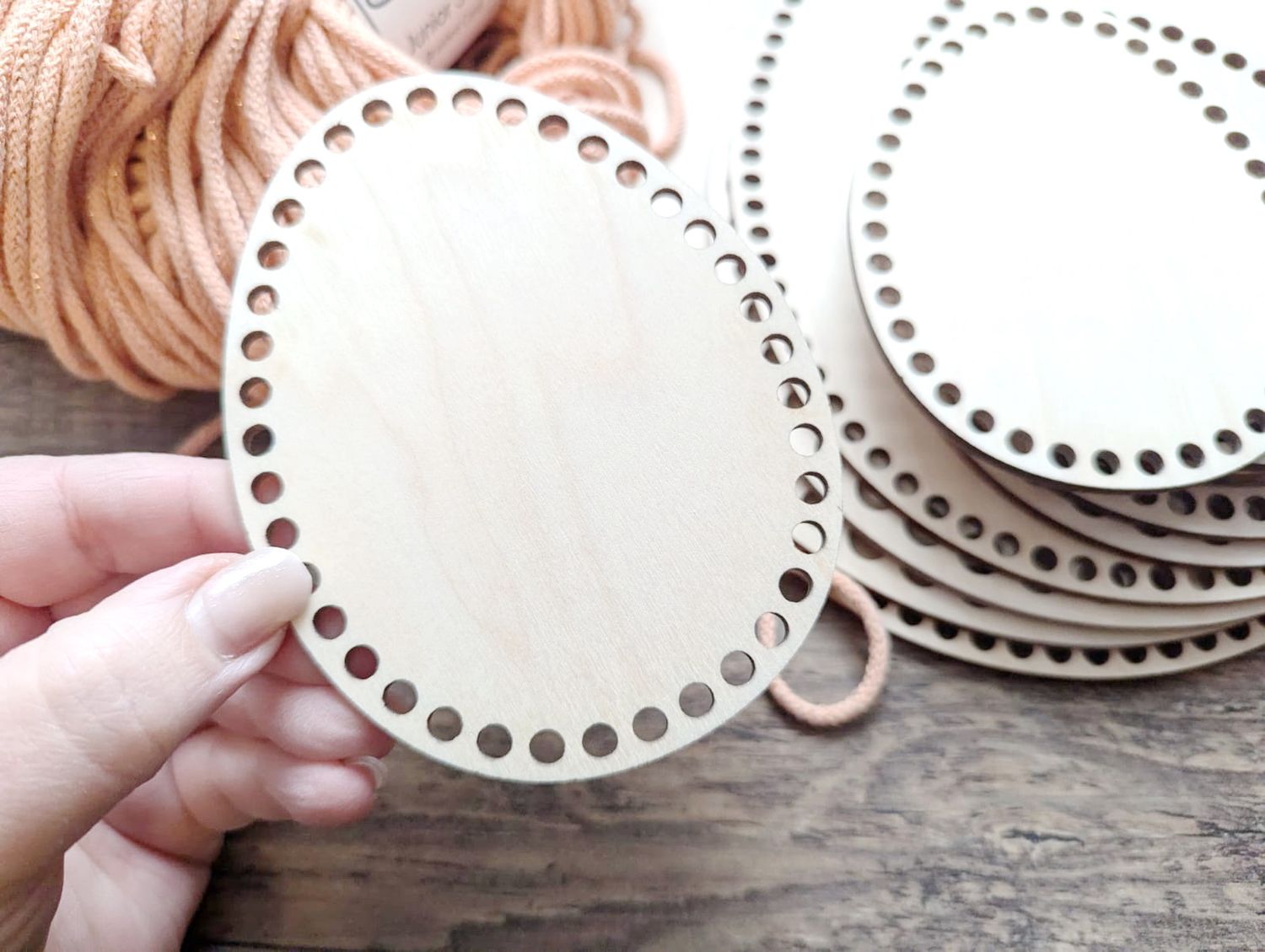 Holzboden in Ei-Form zum Häkeln – ohne Motiv